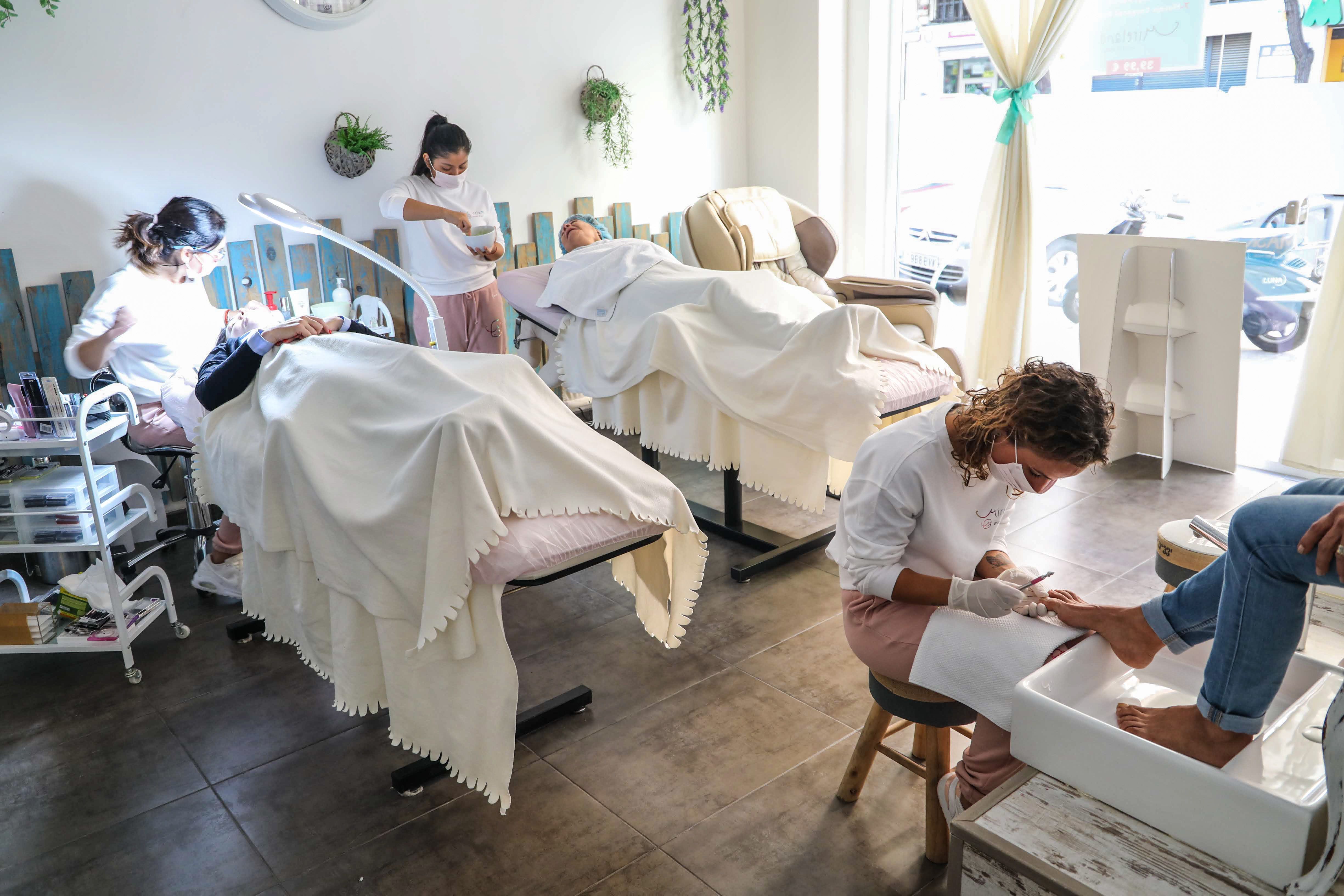 Gyms, Spas & Salons